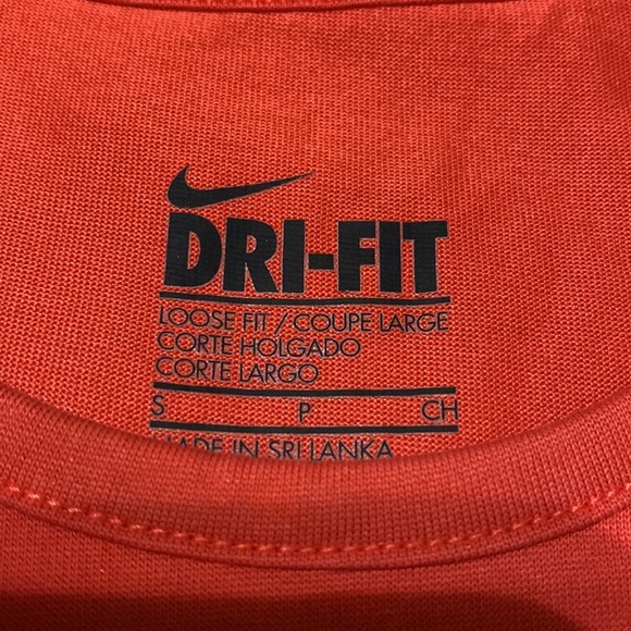 ‼️BUNDLE‼️ Nike Tank tops - Picture 4 of 14